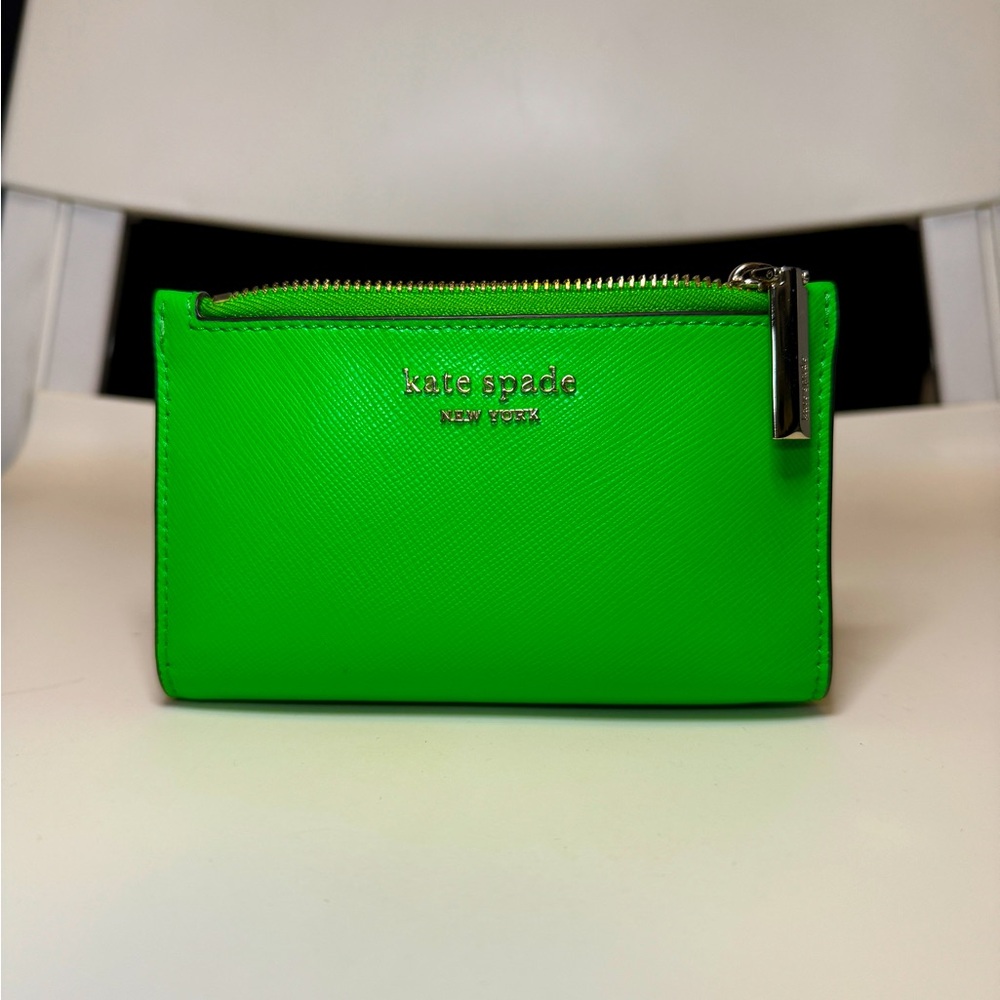 Bright green Kate Spade wallet excellent condition